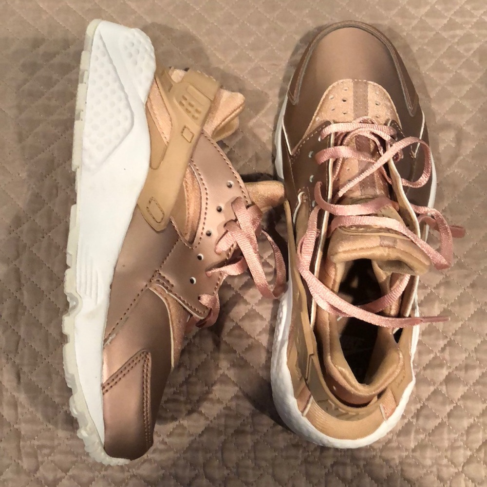 Nike rose gold huarache